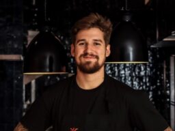 Chef premiado pelo Guia Michelin como jovem talento cozinha em Milagres