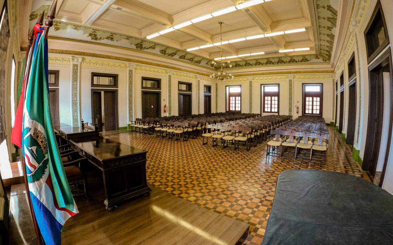 Salão nobre do Palácio do Comércio, sede da ACMaceió, em Maceió, usado para encontros e eventos empresariais