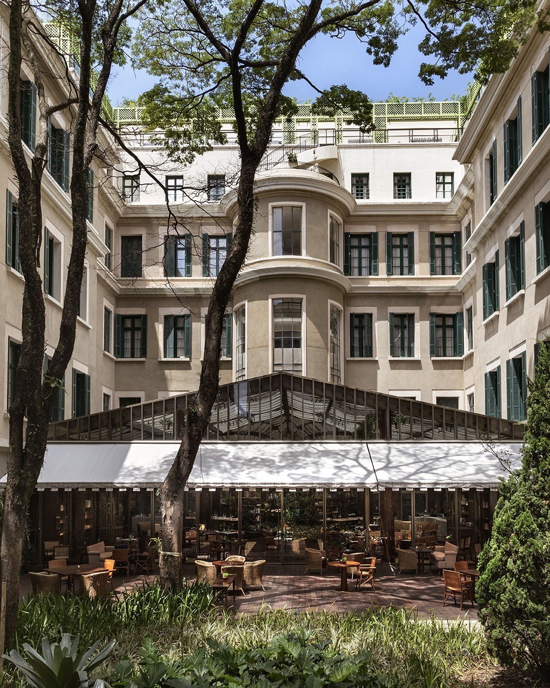 Fachada do premiado Exímia Bar, em São Paulo, referência em coquetelaria de alto padrão