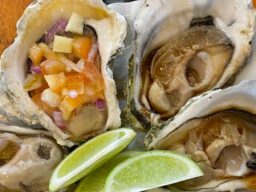 Dia de Mercado completa um ano em Jaraguá com menu autoral e rótulos sazonais