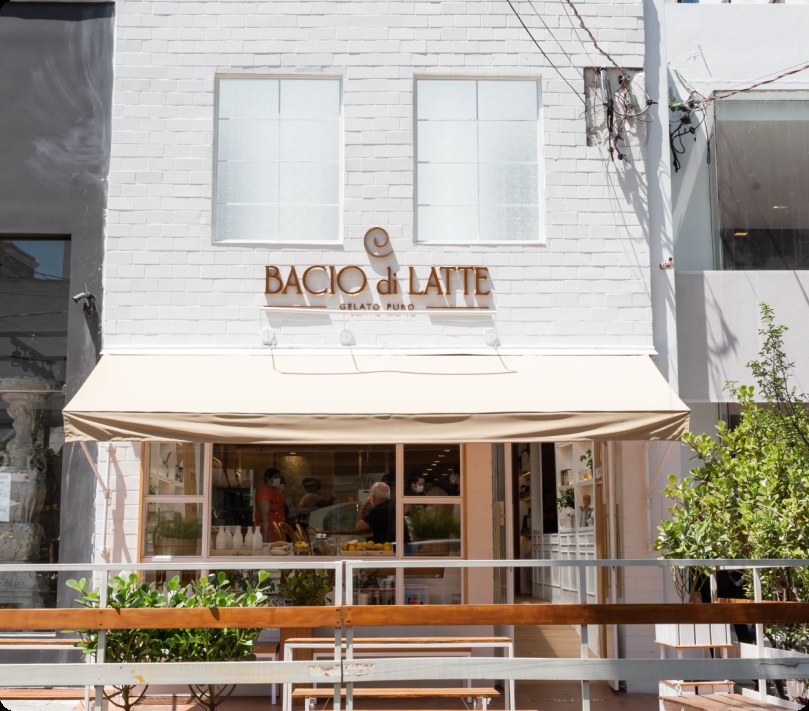 Fachada de loja da Bacio di Latte, rede que integra o mercado de doces funcionais em Maceió