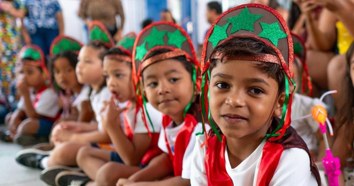 Educação infantil de Maceió transforma ruas, folguedos e mar em material de aprendizagem