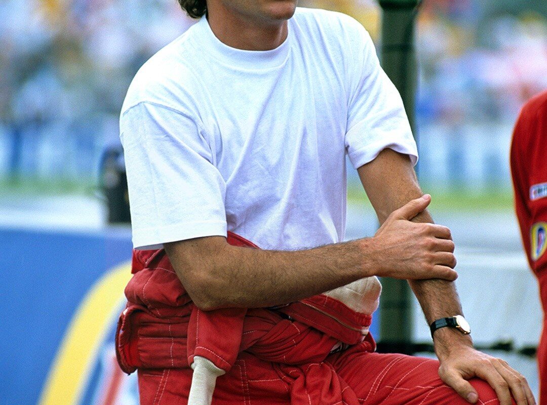 O piloto Ayrton Senna nos anos 1990, cuja estética casual inspirou a nova coleção masculina da Zara