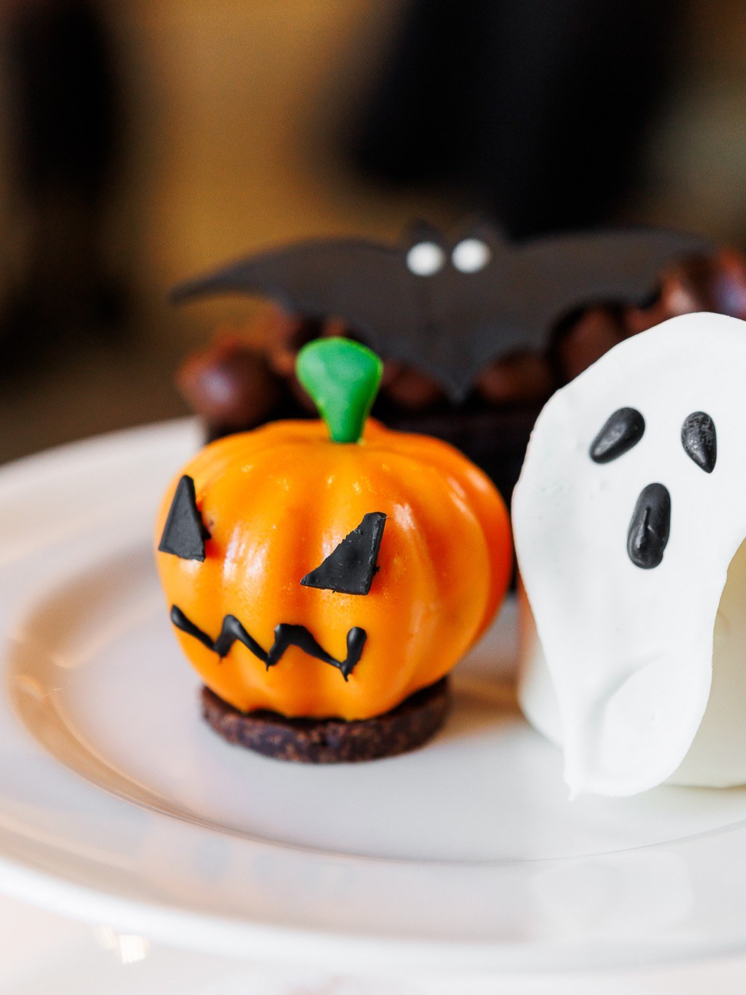 Abóbora de chocolate, morcego e fantasma: a sobremesa de Halloween ganha ar de brincadeira à mesa