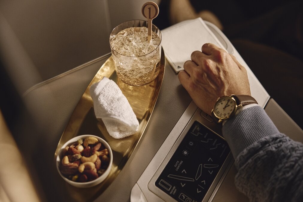 Detalhe do serviço de bordo exclusivo e da nova suíte da classe executiva Delta One