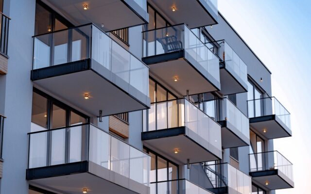 Queda na inadimplência de aluguéis de luxo reforça retorno imobiliário em Alagoas