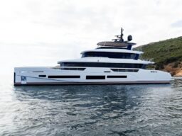 Sirena 42M: o superiate com terraço secreto e os limites para navegar em Alagoas