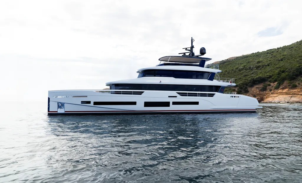 Sirena 42M: o superiate com terraço secreto e os limites para navegar em Alagoas